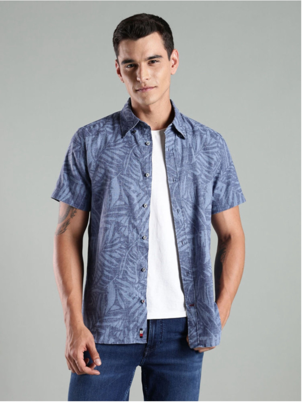 Tommy Hilfiger Men's Blue Tropical Leaf Short Sleeve Button Down Shirt XS NWT